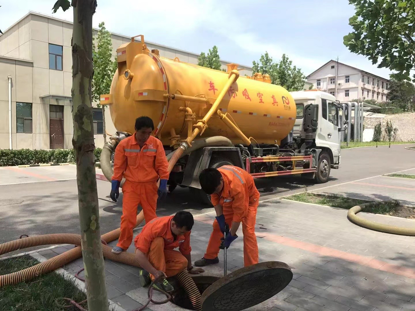 托克逊化粪池清理与5-8吨吸粪车施工效率分析